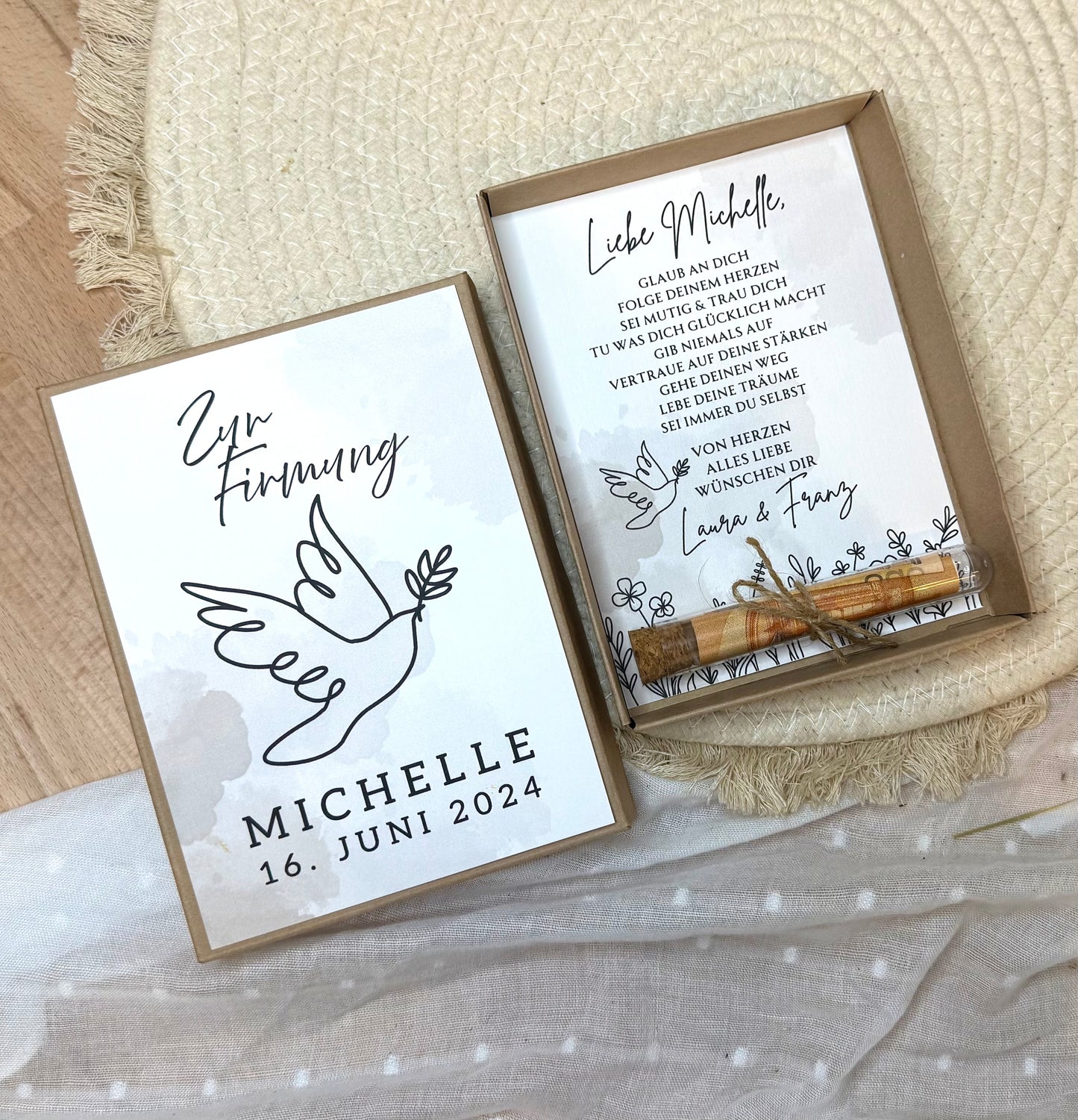 Personalisiertes Geldgeschenk Fisch Taube zur Firmung, Kommunion, Konfirmation, Jugendweihe – Geschenkbox mit Reagenzglas im Boho-Stil