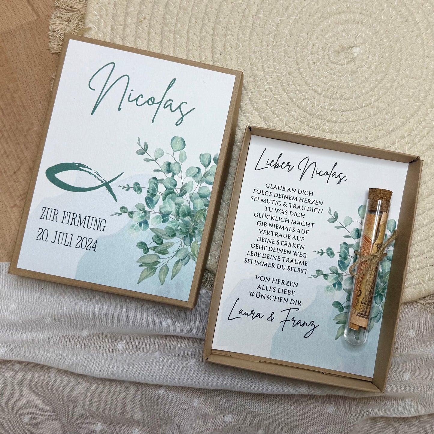 Personalisiertes Geldgeschenk Fisch Taube zur Firmung, Kommunion, Konfirmation, Jugendweihe – Geschenkbox mit Reagenzglas im Boho-Stil