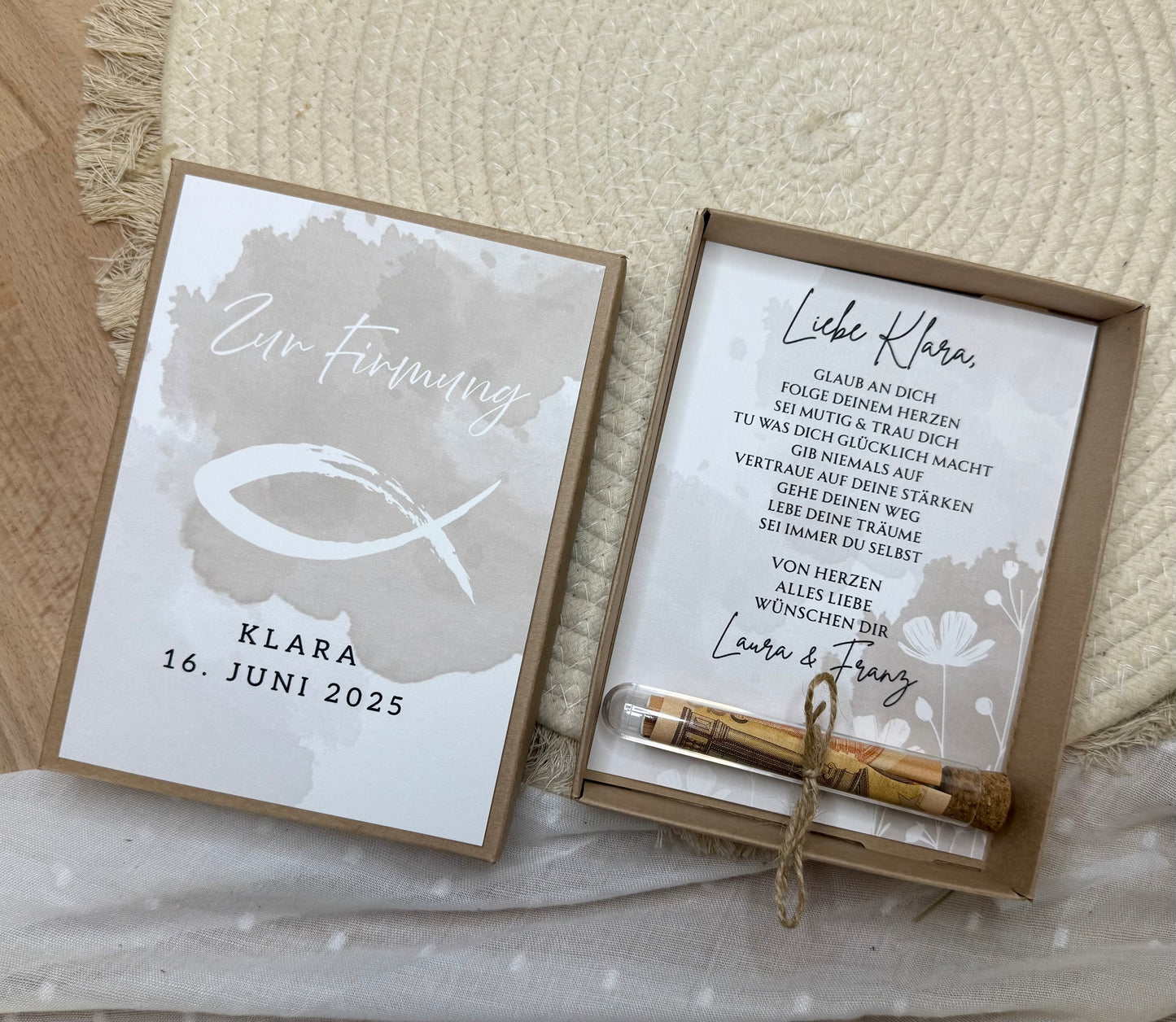 Personalisiertes Geldgeschenk Fisch Taube zur Firmung, Kommunion, Konfirmation, Jugendweihe – Geschenkbox mit Reagenzglas im Boho-Stil