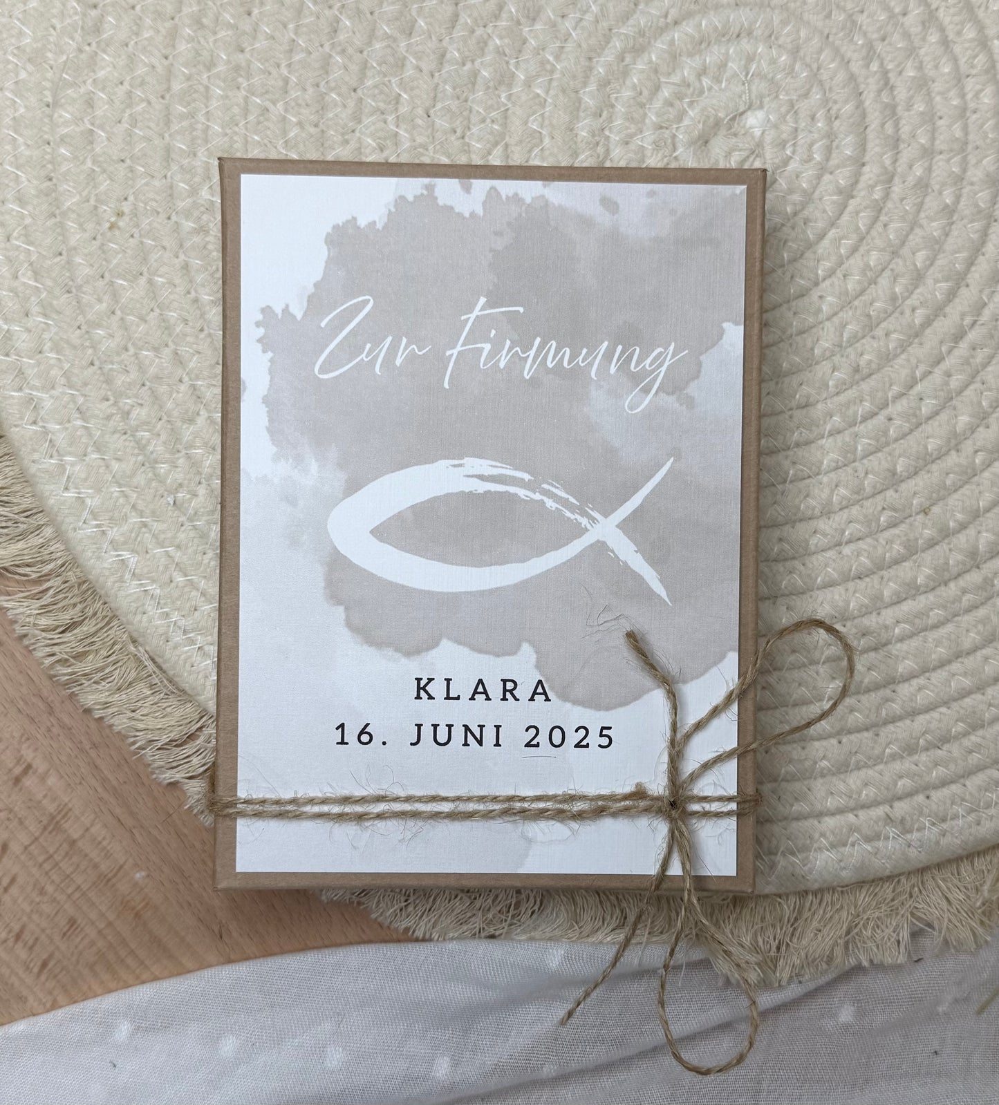 Personalisiertes Geldgeschenk Fisch Taube zur Firmung, Kommunion, Konfirmation, Jugendweihe – Geschenkbox mit Reagenzglas im Boho-Stil