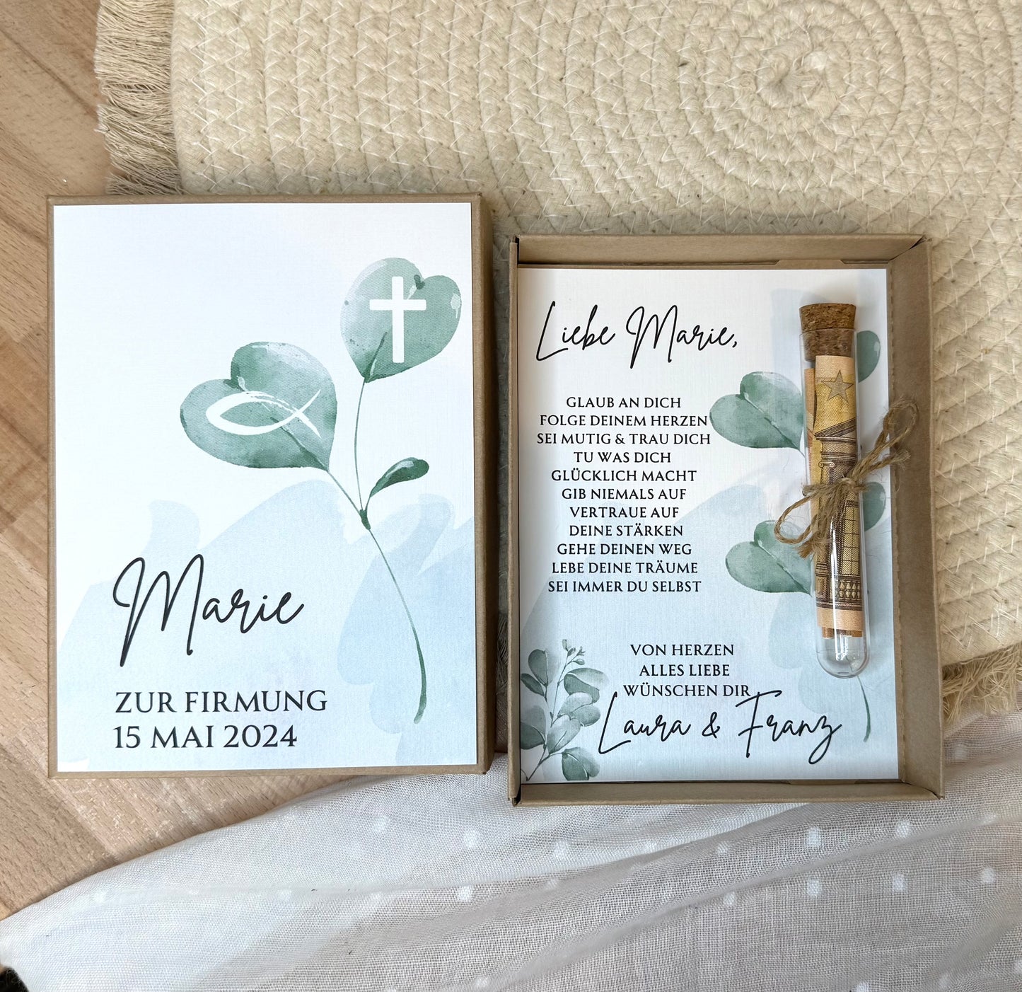 Personalisiertes Geldgeschenk Fisch Taube zur Firmung, Kommunion, Konfirmation, Jugendweihe – Geschenkbox mit Reagenzglas im Boho-Stil