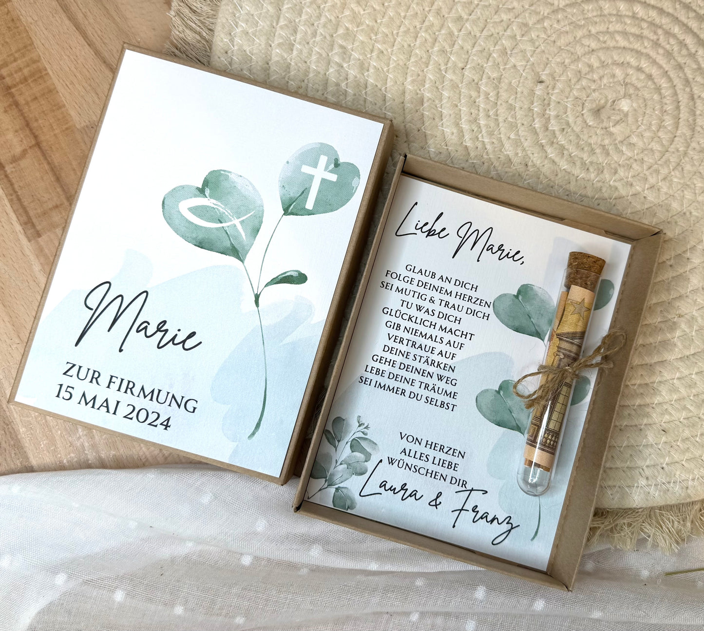 Personalisiertes Geldgeschenk Fisch Taube zur Firmung, Kommunion, Konfirmation, Jugendweihe – Geschenkbox mit Reagenzglas im Boho-Stil