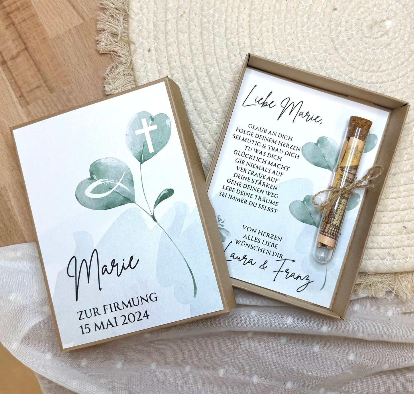Personalisiertes Geldgeschenk Fisch Taube zur Firmung, Kommunion, Konfirmation, Jugendweihe – Geschenkbox mit Reagenzglas im Boho-Stil